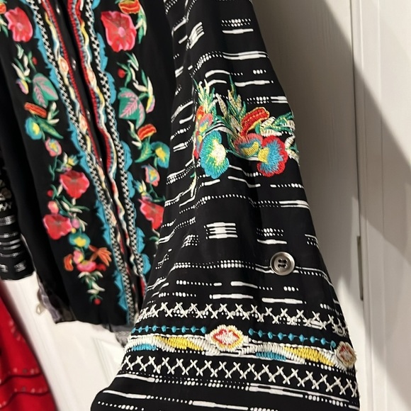 Wome Caleaas blouse - Picture 3 of 5